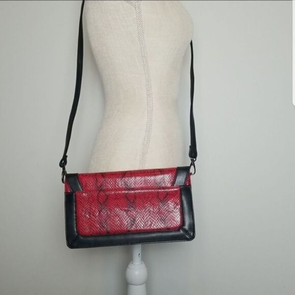JL Womens Red & Black Snakeskin Embosse‎ Medium Crossbody Bag - New - Picture 3 of 12